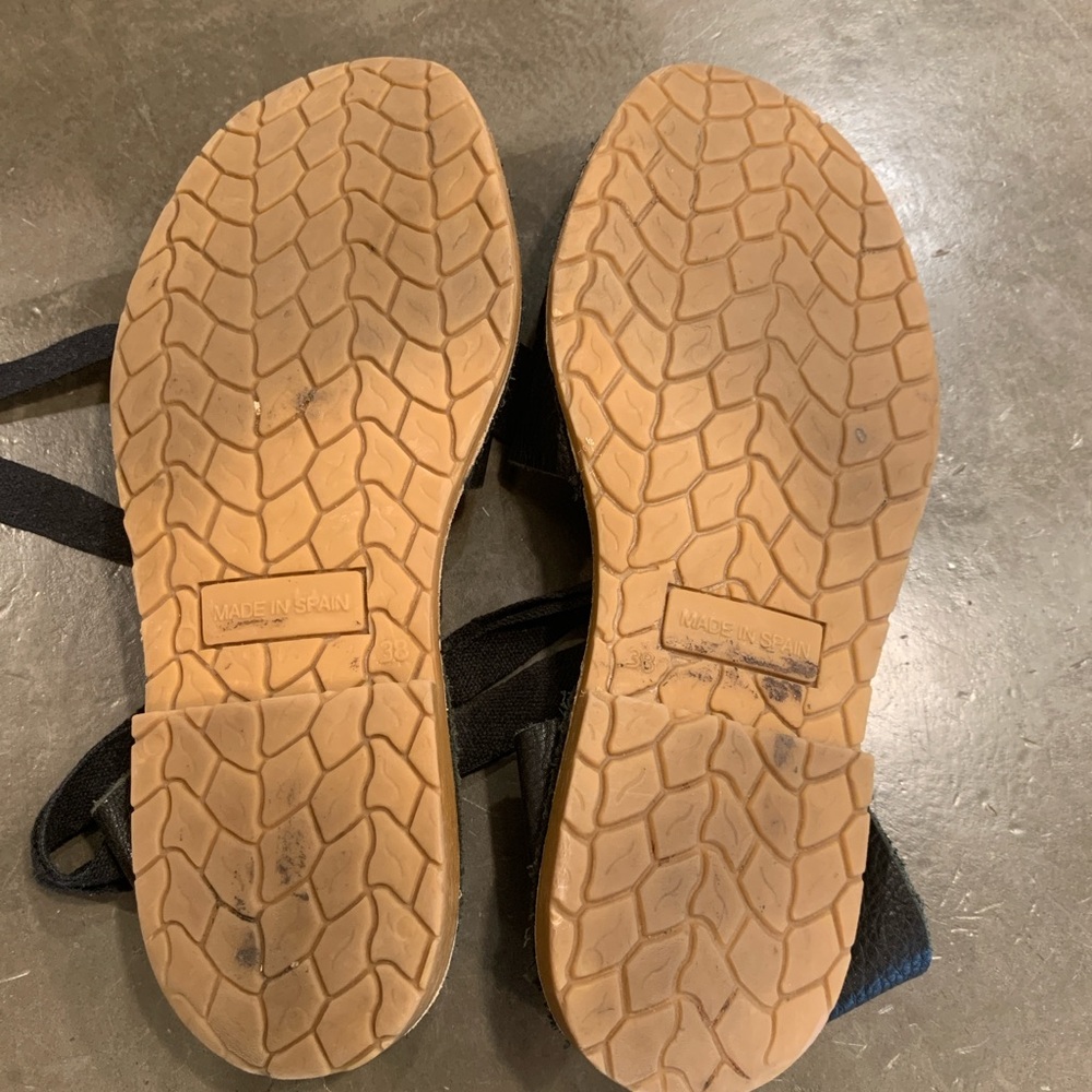 Black Leather Sandals/size 38/7.5 - Picture 9 of 12